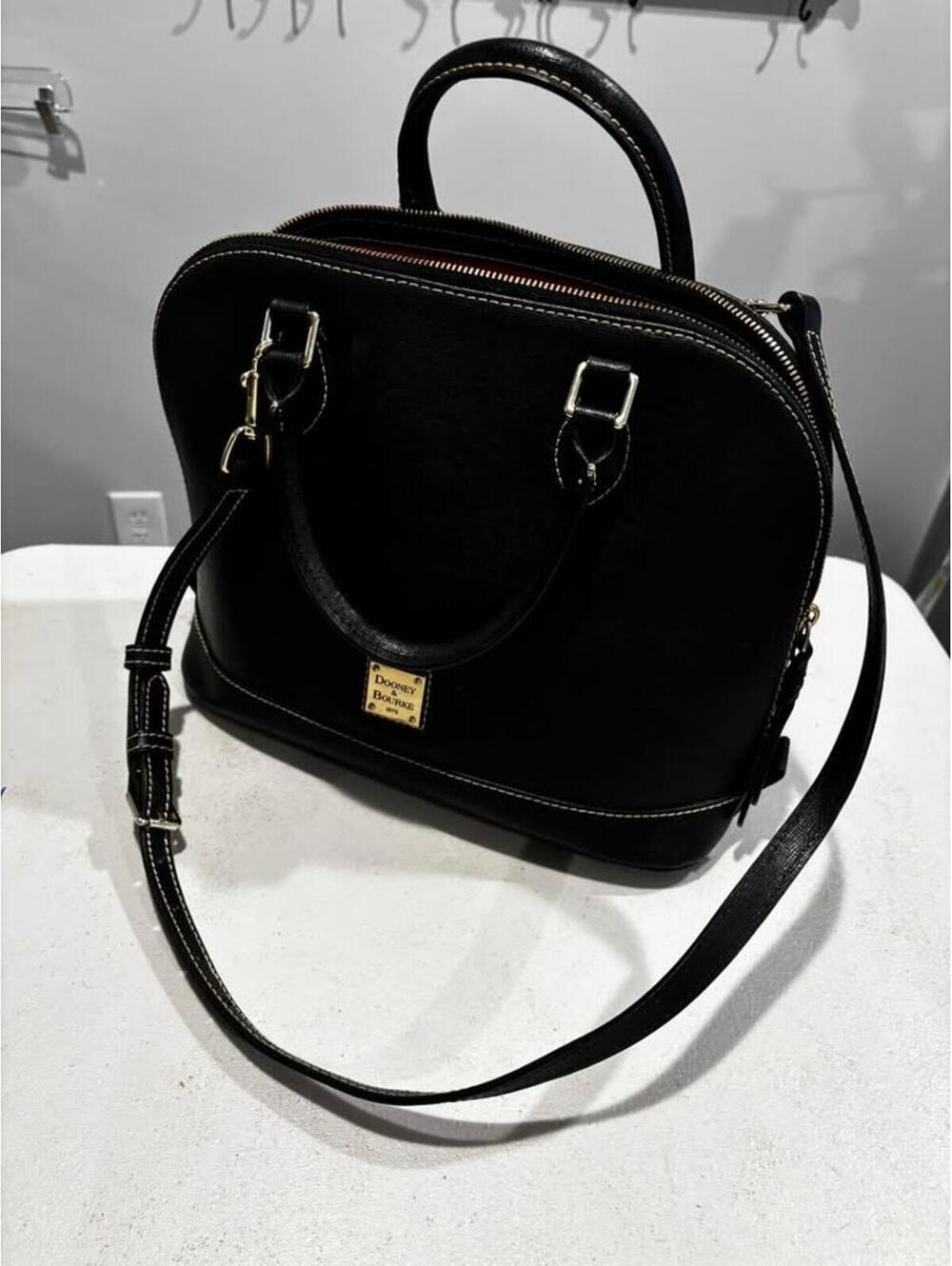 Vintage Dooney & Bourke Black Leather Purse [COPY]
